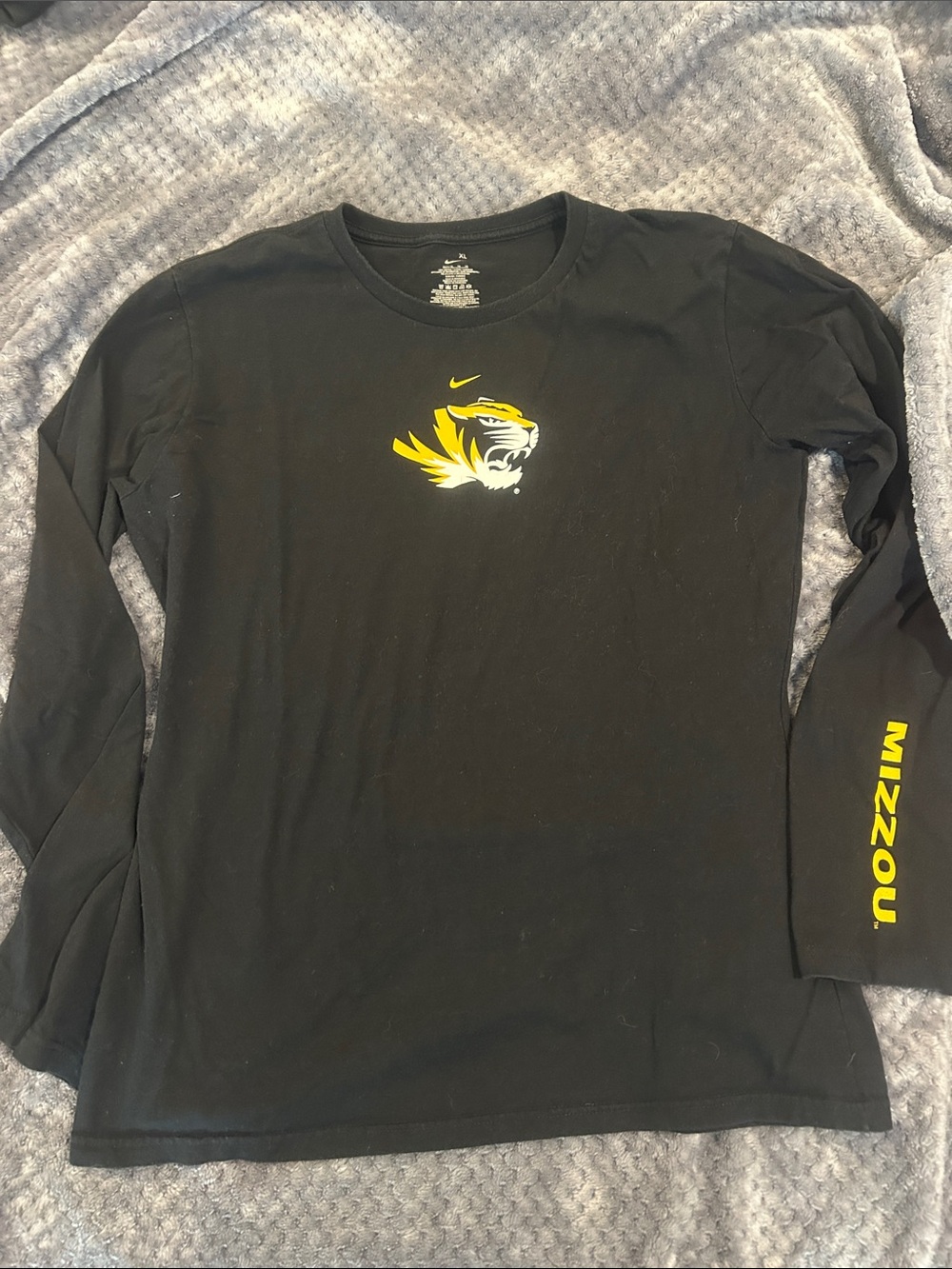Great condition Women’s Nike University of Missouri Tigers Mizzou long sleeve T